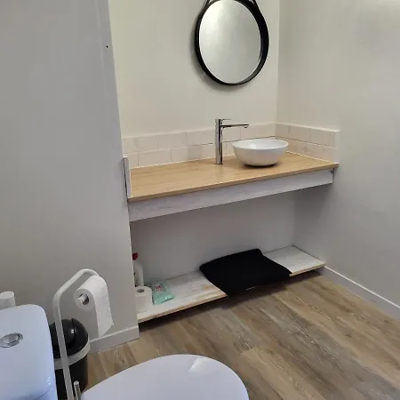 Au 2eme Etage Terrasse 30m2 דירה