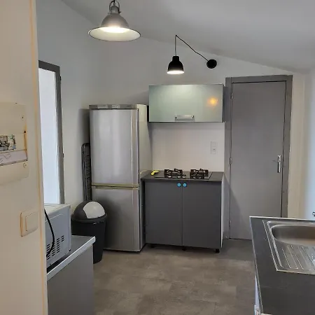 Au 2eme Etage Terrasse 30m2 דירה סן סיפריאן
