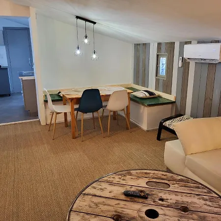 Apartment Au 2eme Etage Terrasse 30m2 *