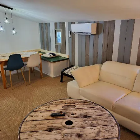 Au 2eme Etage Terrasse 30m2 *