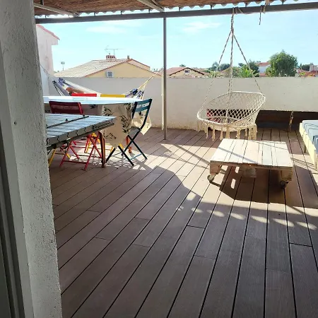 דירה Au 2eme Etage Terrasse 30m2 סן סיפריאן