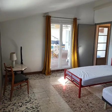 Au 2eme Etage Terrasse 30m2 דירה סן סיפריאן